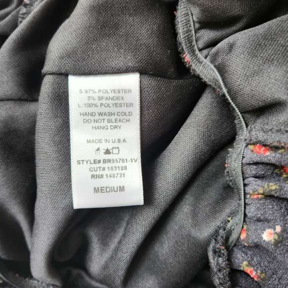 2/$30 Floral Flowy Romper - Picture 7 of 8